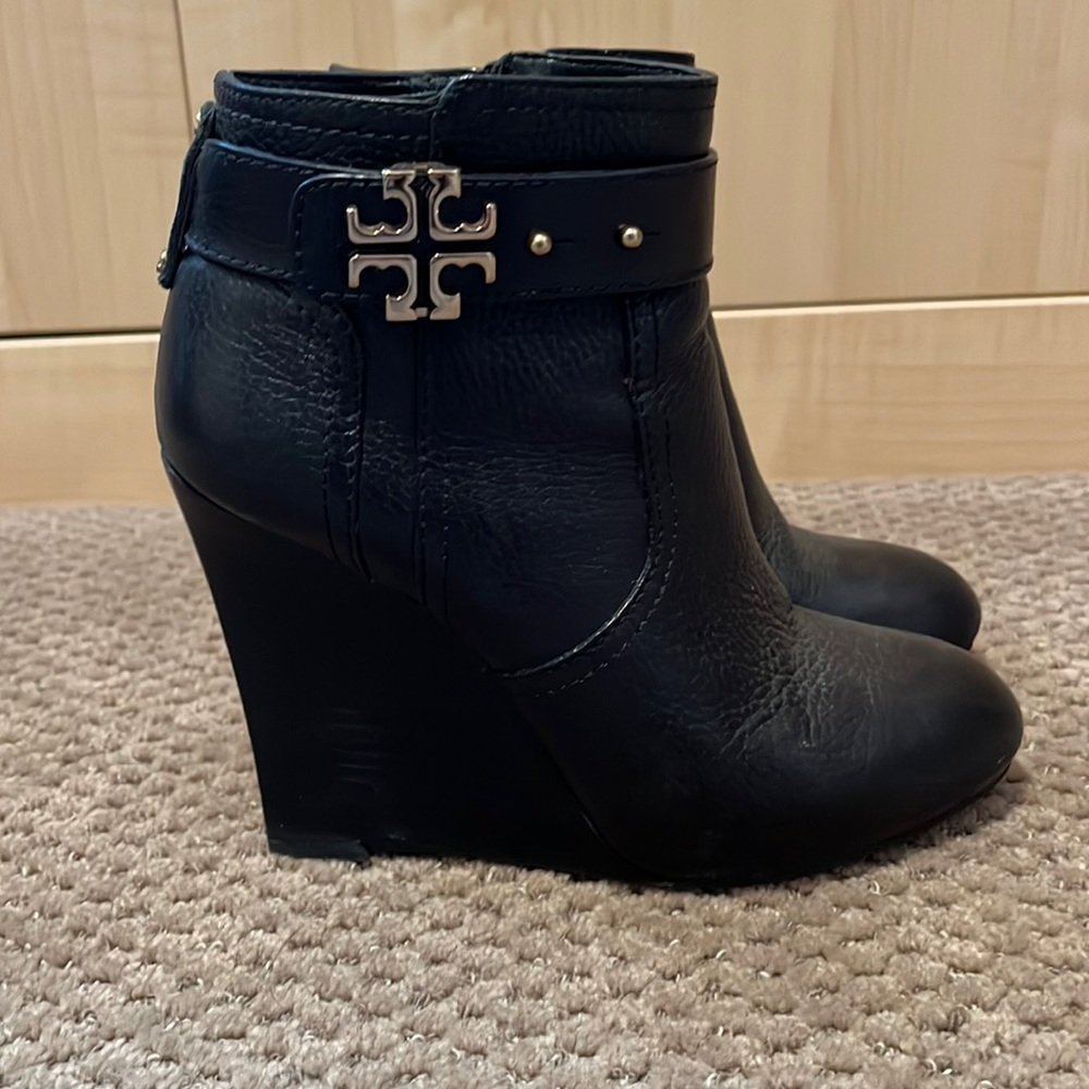 Tory Burch Milan Wedge Bootie Size 7